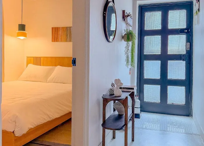 Hongdae,6 People, Hapjeong, 2-minute Walk From Mangwon Market, Yeonnam Cafe Street Seoel