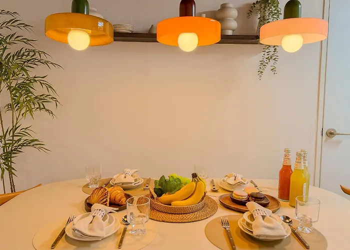Hongdae,6 People, Hapjeong, 2-minute Walk From Mangwon Market, Yeonnam Cafe Street