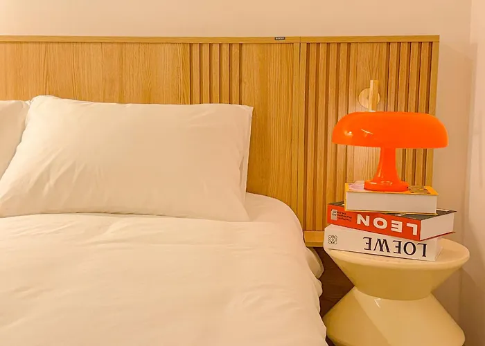 Hongdae,6 People, Hapjeong, 2-minute Walk From Mangwon Market, Yeonnam Cafe Street * Seoel