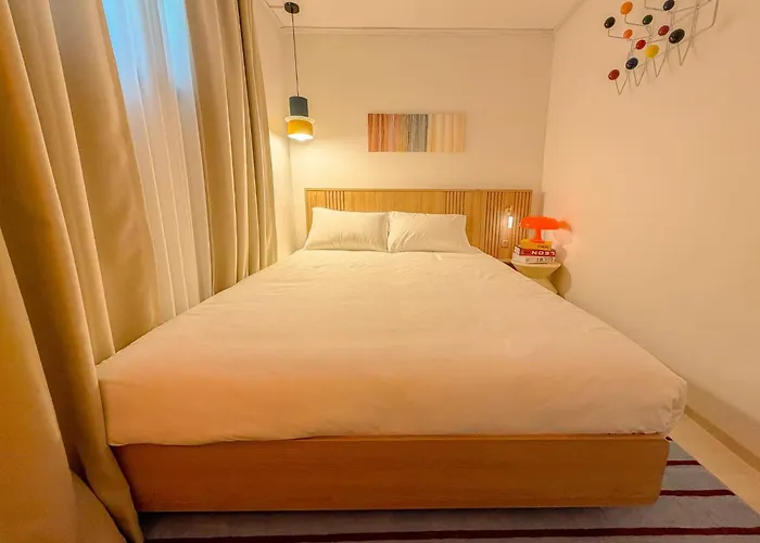 Hongdae,6 People, Hapjeong, 2-minute Walk From Mangwon Market, Yeonnam Cafe Street * Seoel