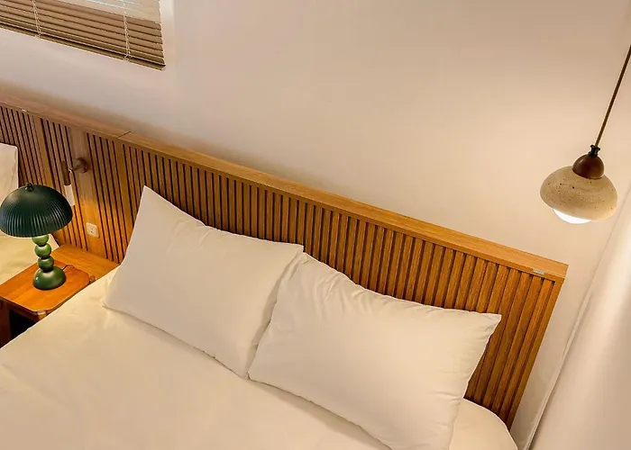Hongdae,6 People, Hapjeong, 2-minute Walk From Mangwon Market, Yeonnam Cafe Street * Seoel