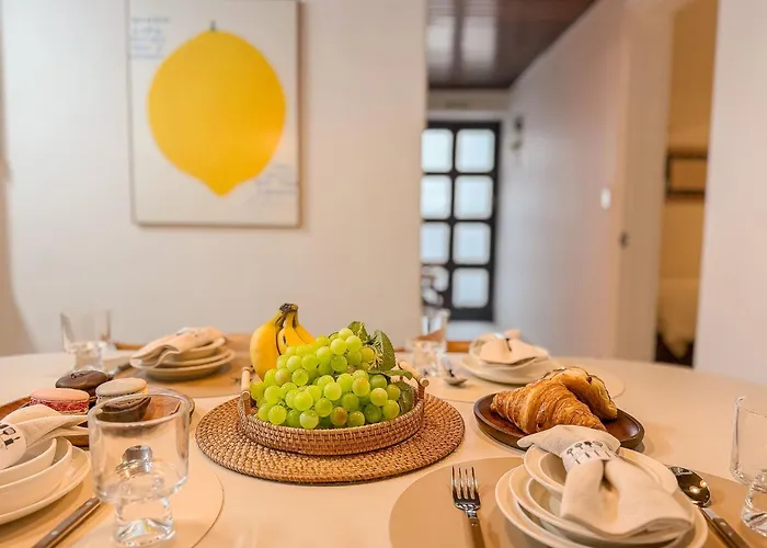 Hongdae,6 People, Hapjeong, 2-minute Walk From Mangwon Market, Yeonnam Cafe Street